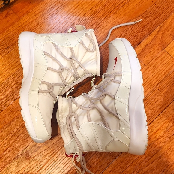 Nike Tanjun High Rise - Picture 2 of 5